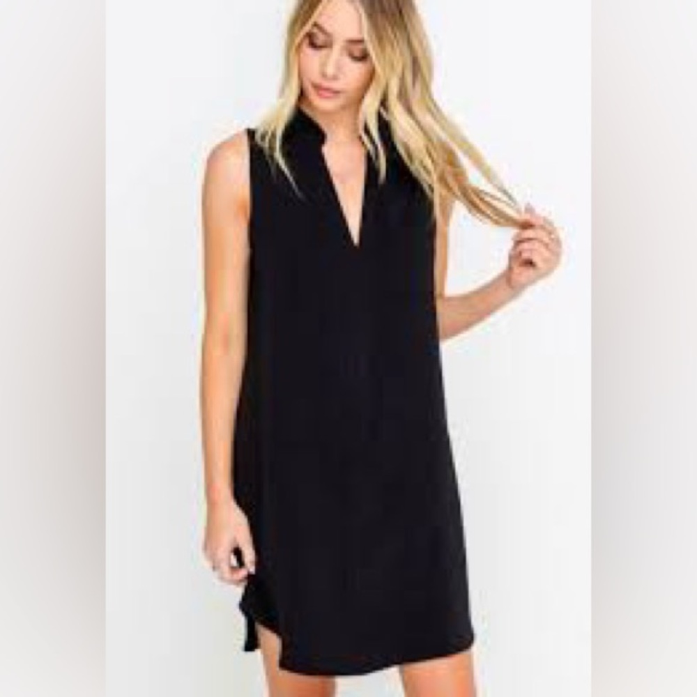 Lush Black Sleeveless V-Neck Shift Dress
